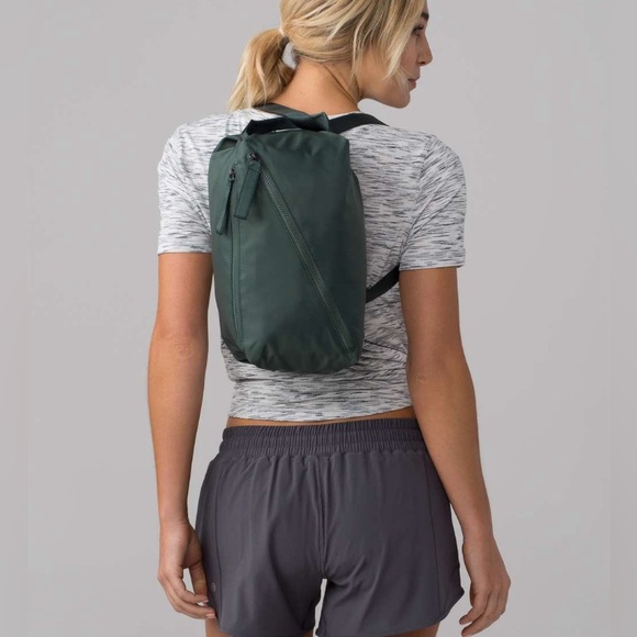 ❌SOLD❌ NWOT Lululemon Fast Track Bag (3L) | Dark Forest - Picture 3 of 8